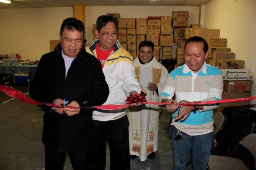 Father Alex celebrates Christmas with Filipino Communities_12