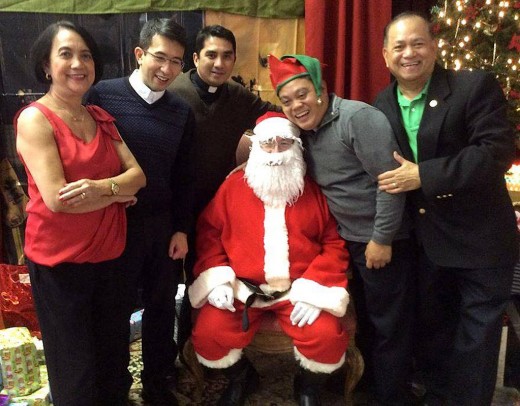 Father Alex celebrates Christmas with Filipino Communities_15