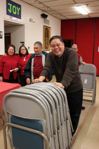 Father Alex celebrates Christmas with Filipino Communities_17