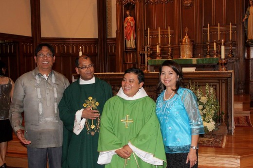 Father Alex celebrates Christmas with Filipino Communities_4