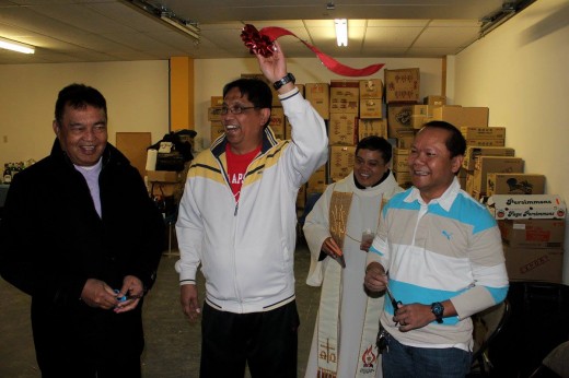 Father Alex celebrates Christmas with Filipino Communities_13