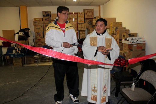 Father Alex celebrates Christmas with Filipino Communities_14